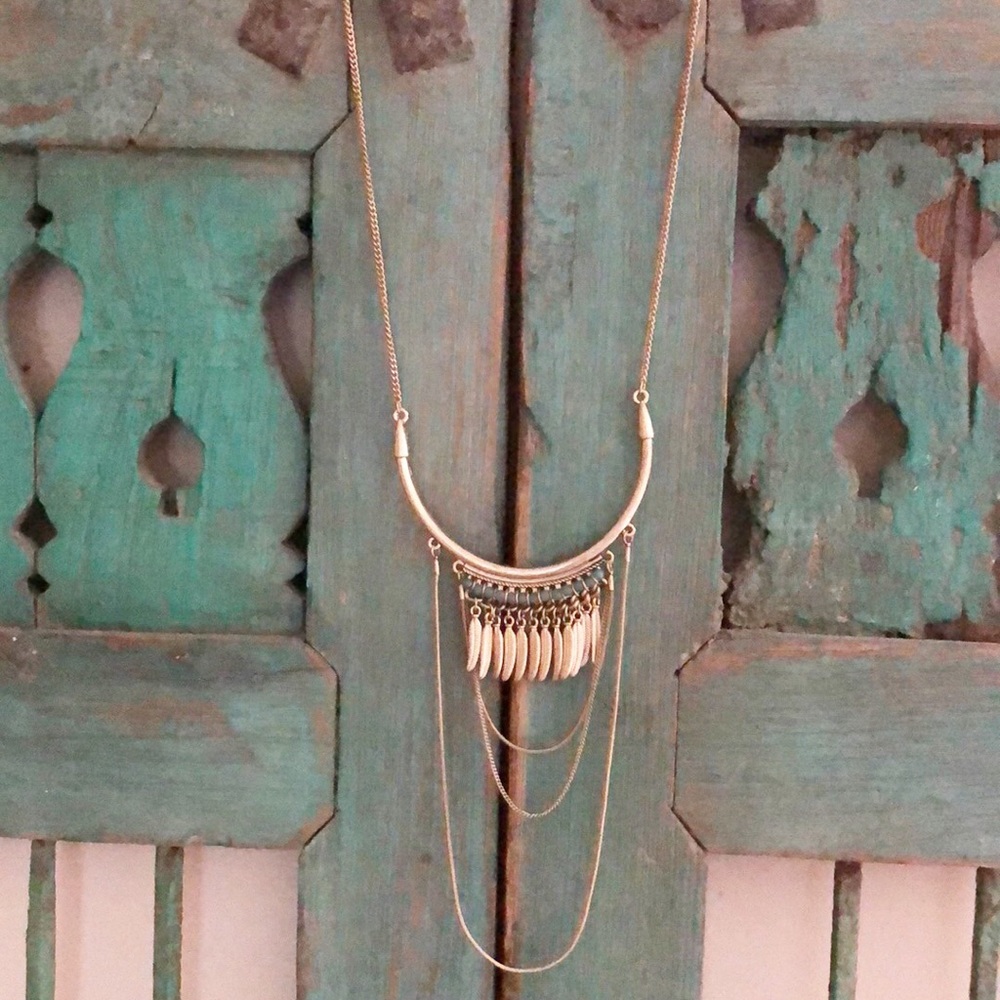 Steve Madden boho feather necklace